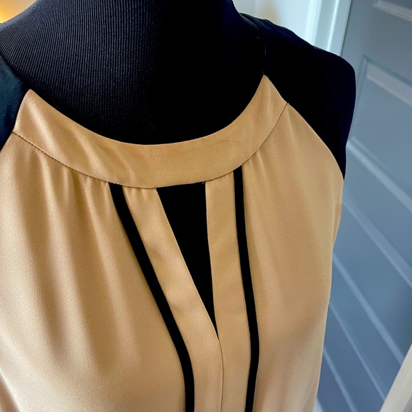 NWOT! Vince Camuto sleeveless blouse/shell. Stunning black accents & detailing. - Picture 3 of 9